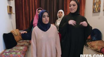 Türbanlı azgın kadınlar eve erkek çağırıp sikişiyor